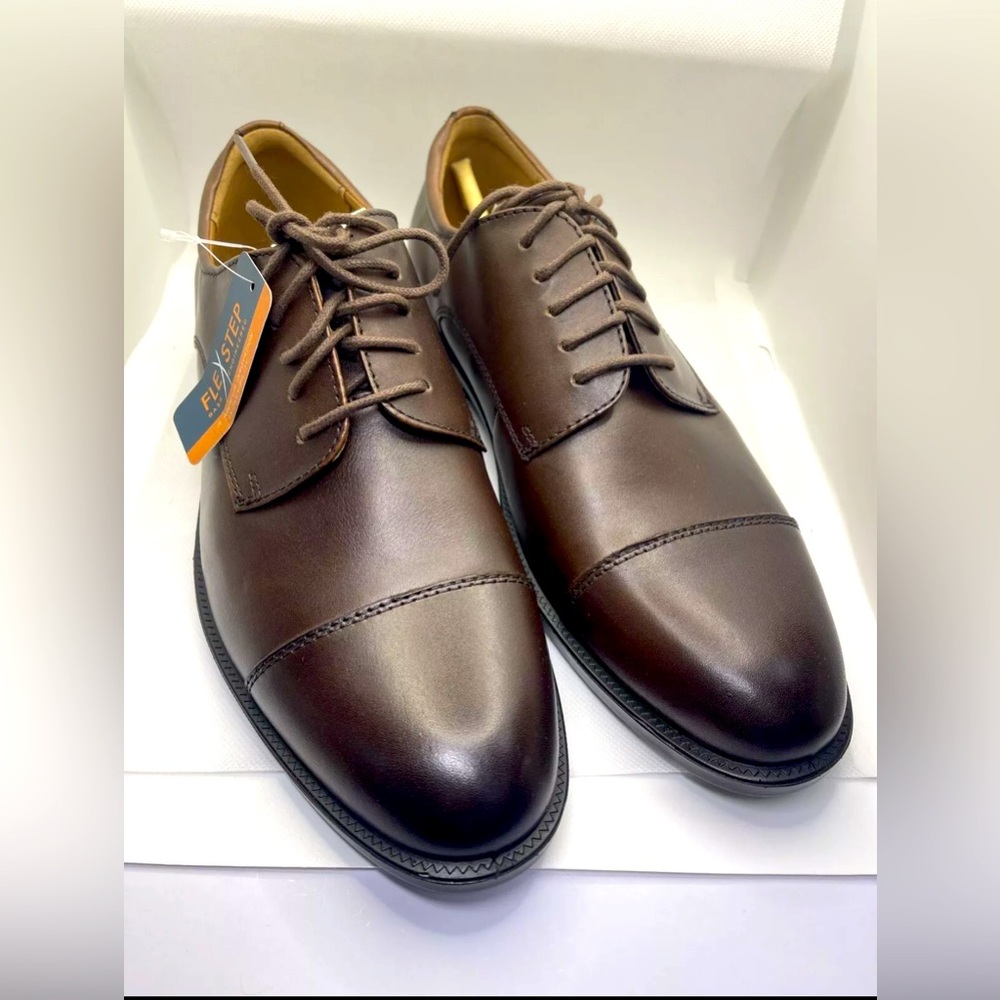 G.H. Bass & Co. Men's Flex Step Cap-toe/Brown Shoes 9 W / NWB /Boys/ Slip Res.
